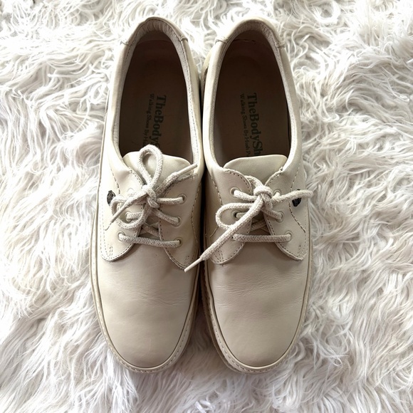 The Body Shoe  Walking Shoe By Hush Puppy Size 12 Cream Leather main image 9